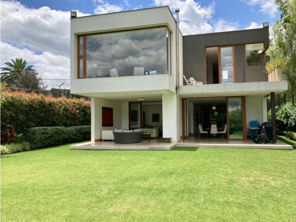 Casa VENTA de LUJO 3 dormitorios CUMBAYÁ — foto 1