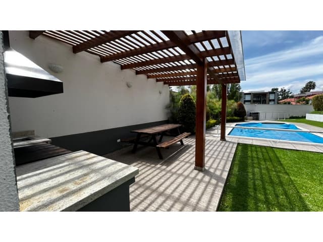 Departamento ALQUILER 2 dormitorios- balcón en CUMBAYÁ