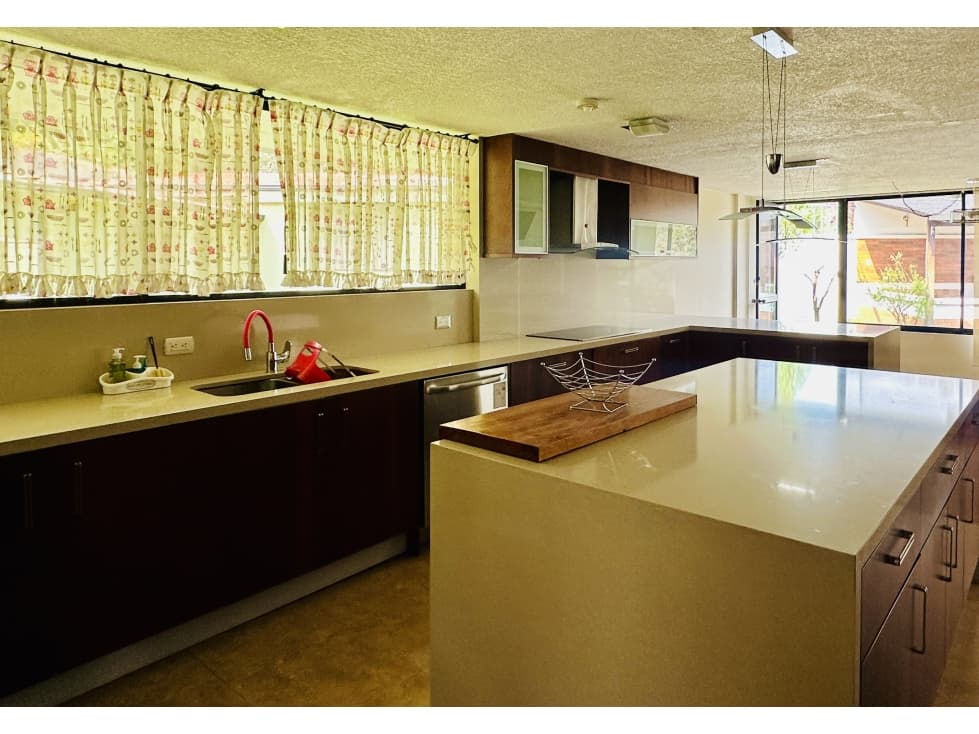 Casa ALQUILER en CUMBAYÁ 4 dormitor urb privada — foto 3