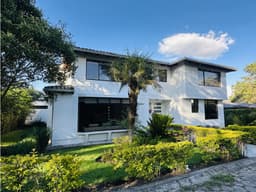 Casa venta CUMBAYÁ 3 dormitorios urbanización privada