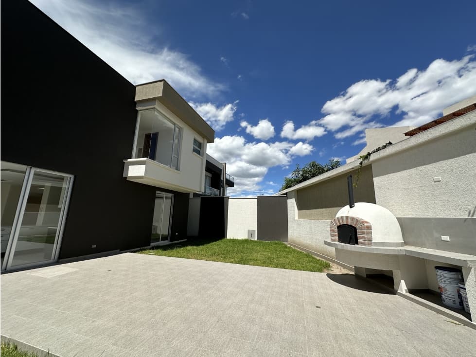 Casa VENTA Cumbayá 260m2 NO adosada urb. privada vía hacia Nayón — foto 2