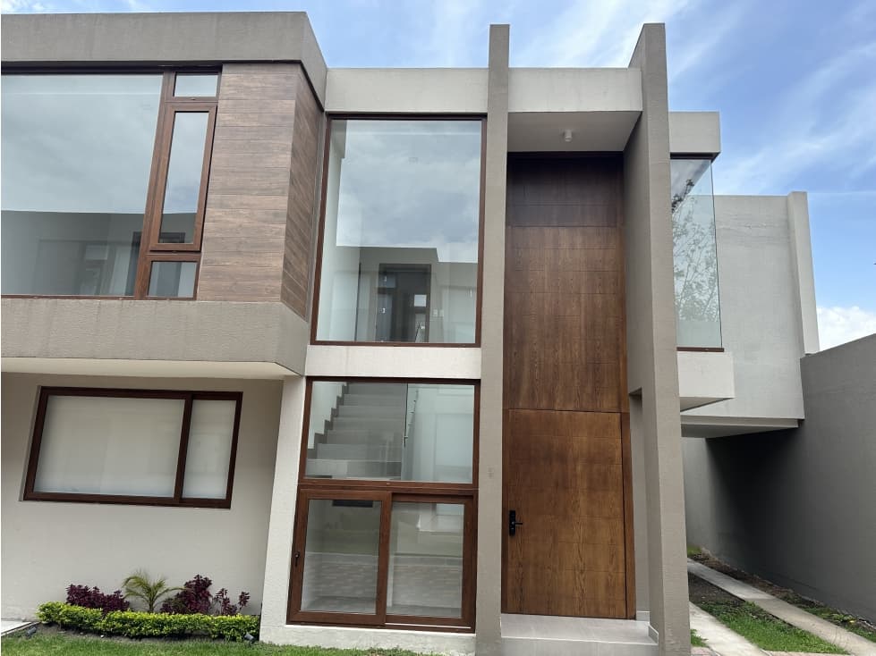 Casa VENTA Cumbayá con piscina A 1 minuto colegio Menor — foto 2