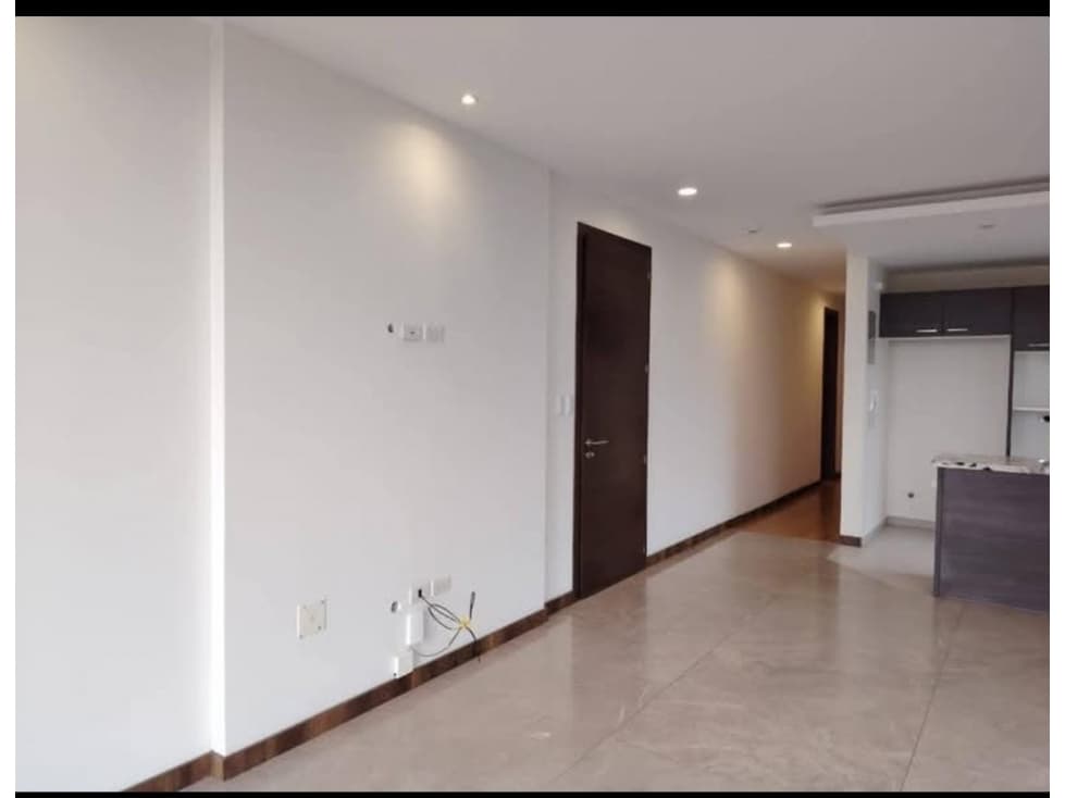 Departamento ALQUILER 2 habitaciones con balcón CUMBAYÁ — foto 2