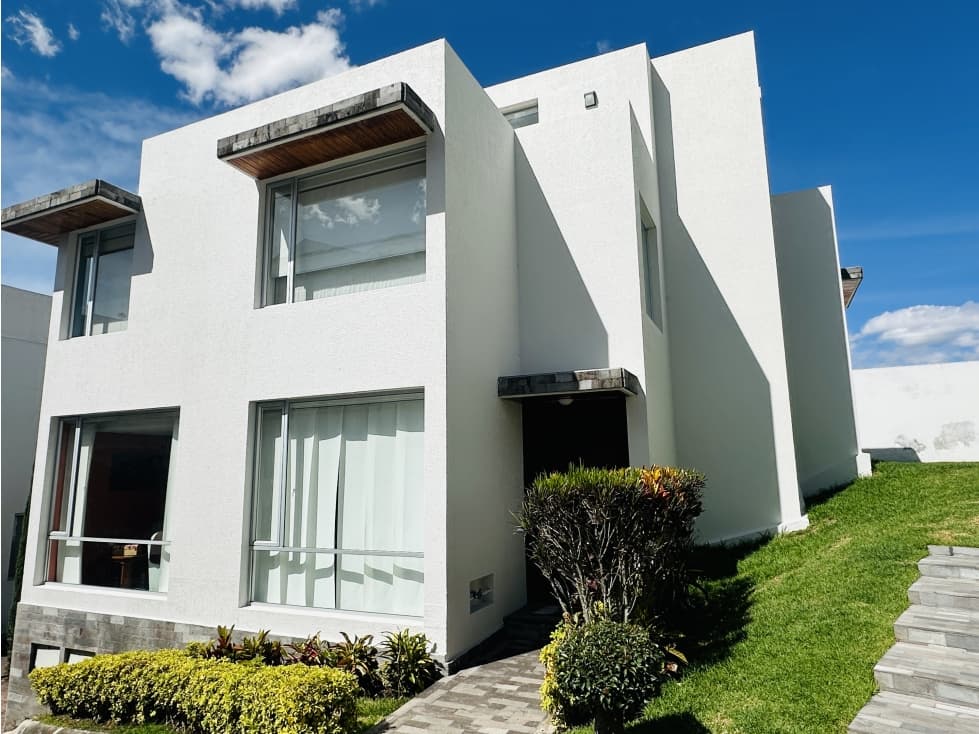 Casa 3 dormitorios VENTA en CUMBAYÁ parque central — foto 2