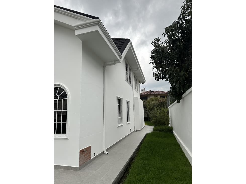 CASA VENTA CUMBAYÁ junto universidad San Francisco — foto 3