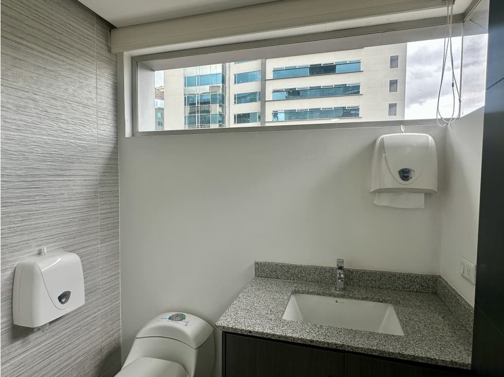 OFICINA VENTA Quito 50m2 con balcón plazaArgentina — foto 3