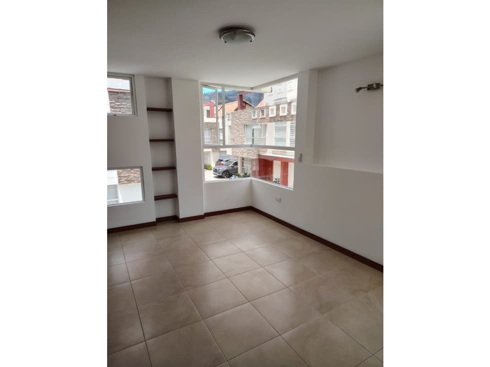 Casa VENTA 3 dormitorios Cumbayá sector Lumbisí — foto 3