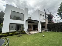 Casa VENTA 3 dormitorios CUMBAYÁ Algarrobos