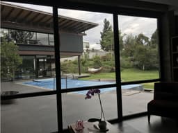 CASA LUJO EN VENTA EN CUMBAYÁ 5 dormitorios