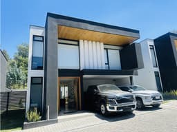 Casa VENTA 3dormitCUMBAYA no adosada piscina Yanazarapata