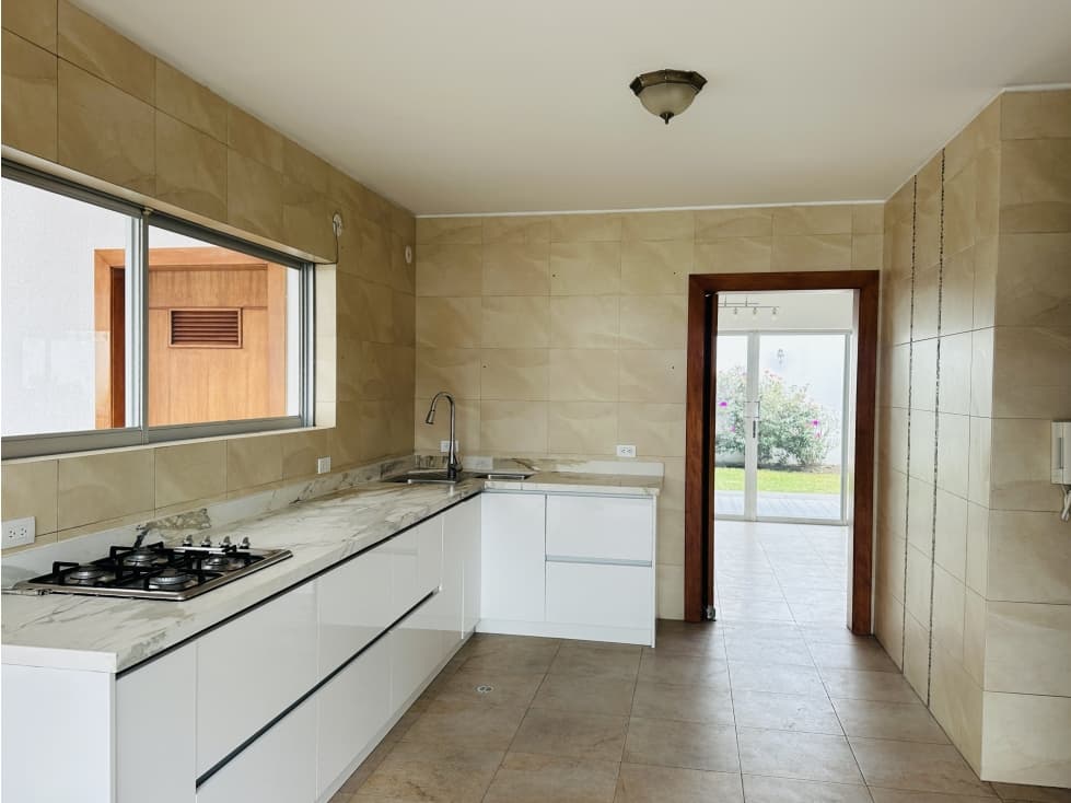 Casa 3 dormitorios + estudio + servicio ALQUILER CUMBAYÁ — foto 4