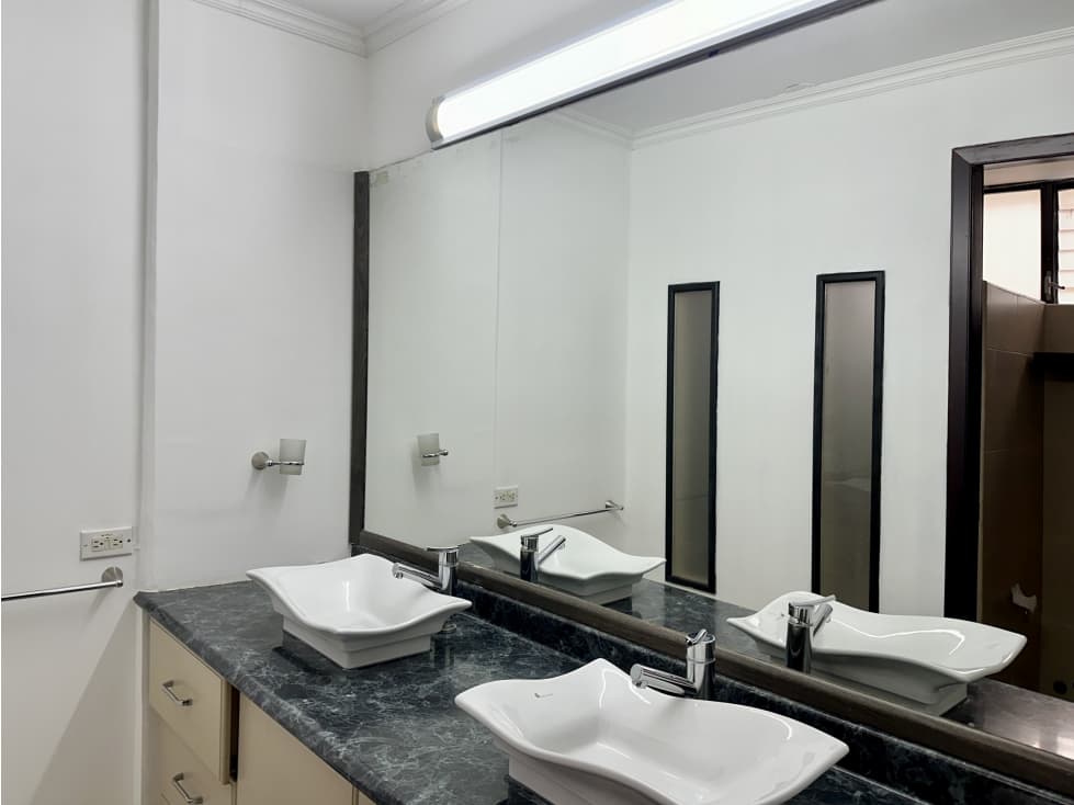Casa ALQUILER 4 dormitorios Campo Alegre QUITO — foto 3
