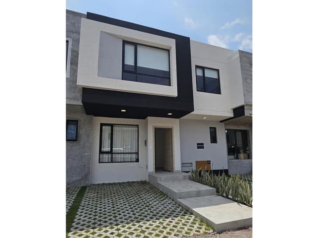 Casa POR ESTRENAR en venta en Tumbaco sector Churoloma