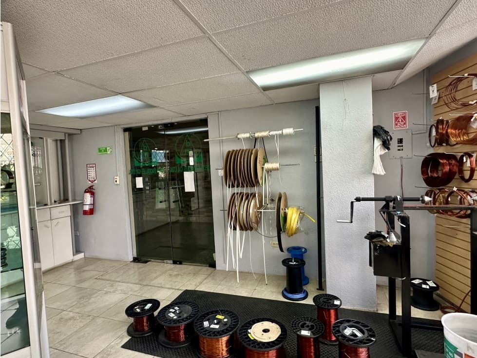 Vendo LOCAL COMERCIAL OFICINAS y BODEGA Quito Ecuador — foto 4