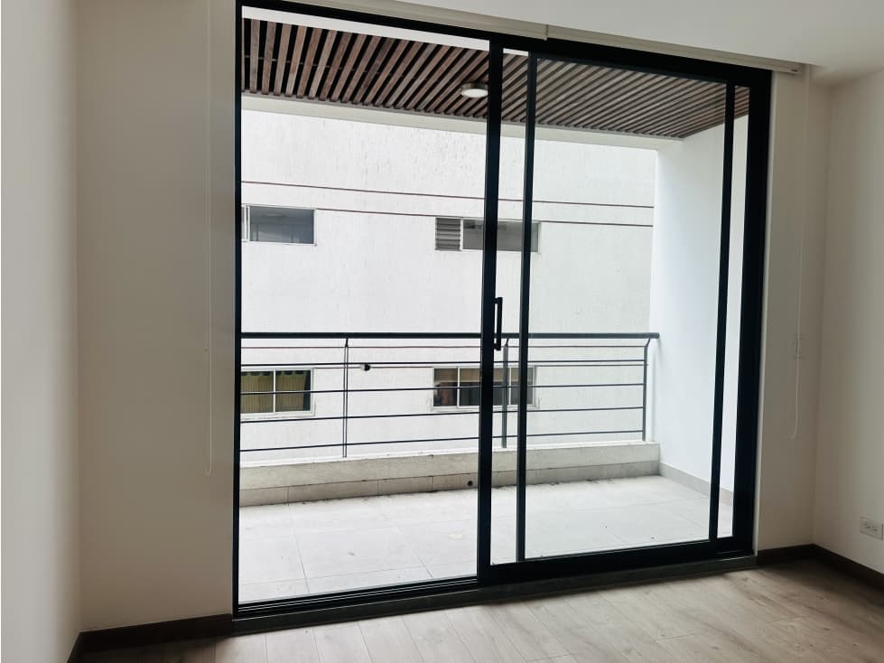 Suite ALQUILER con balcón en Quito edificio lujo Whimper y Almagro — foto 6