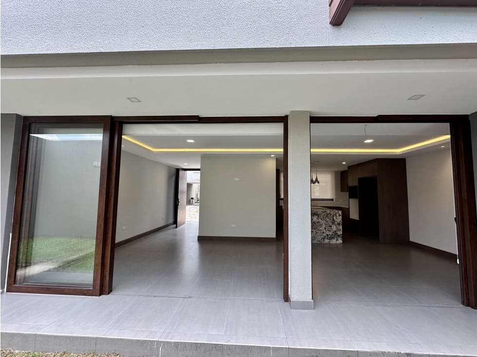 Casa VENTA Cumbayá con piscina A 1 minuto colegio Menor — foto 3