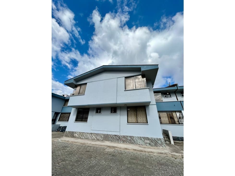 Vendo casa amplia sector estratégico Cotocollao — foto 1