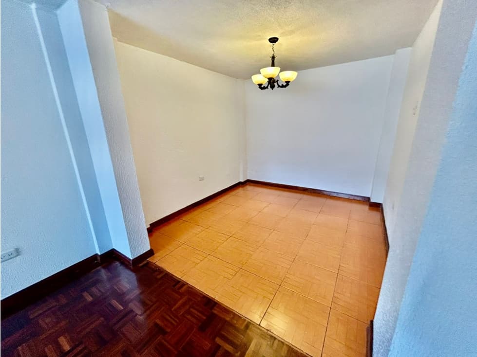 Vendo casa amplia sector estratégico Cotocollao — foto 4