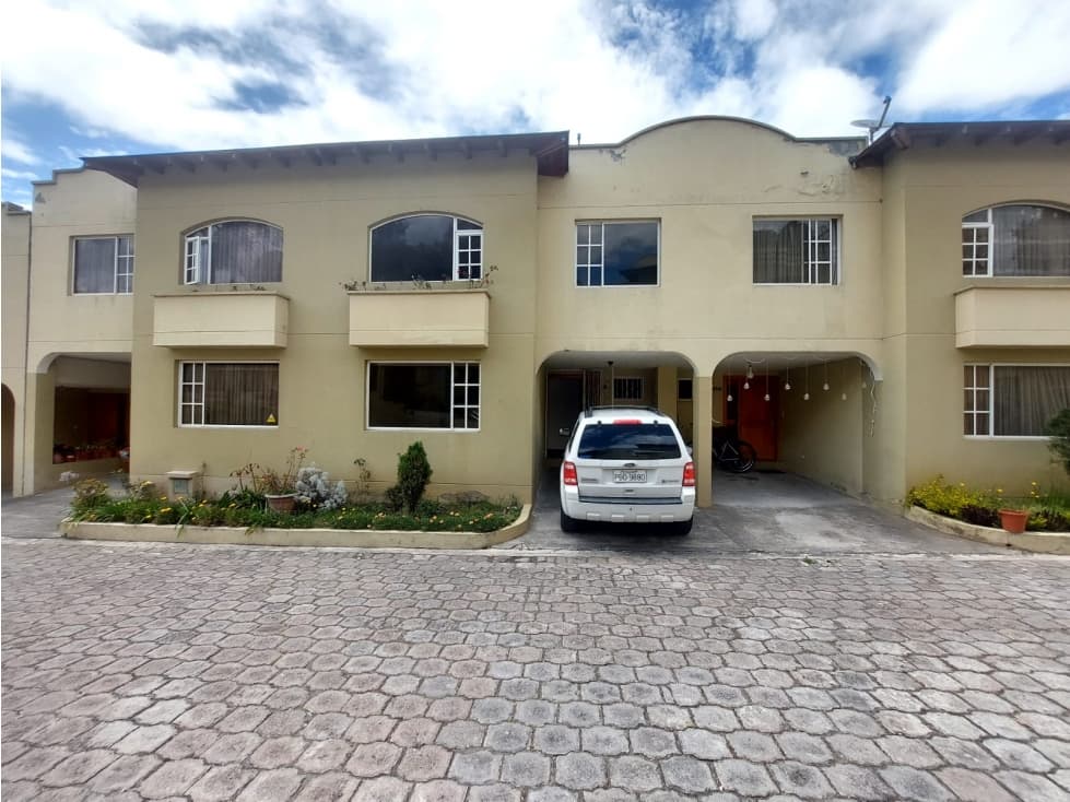 VENDO CASA SECTOR MASTODONTES (Carcelén) BEV — foto 1