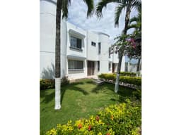 CASA DE VENTA EN CONJUNTO HABITACIONAL TONSUPA AN