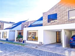 CASA EN VENTA EN POMASQUI (YV)