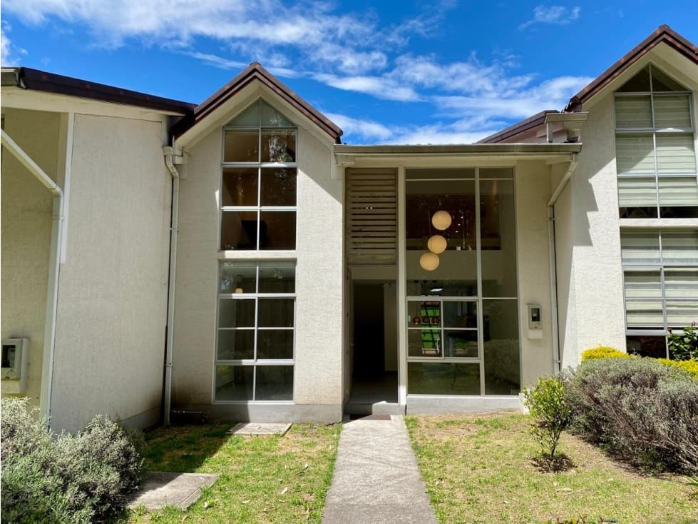 CASA EN VENTA EN CONOCOTO SECTOR LA SALLE (CB) — foto 1