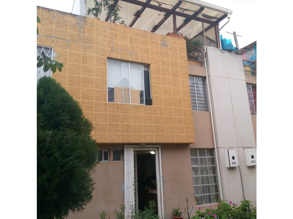 CASA EN VENTA - MITAD DEL MUNDO(YV) — foto 2