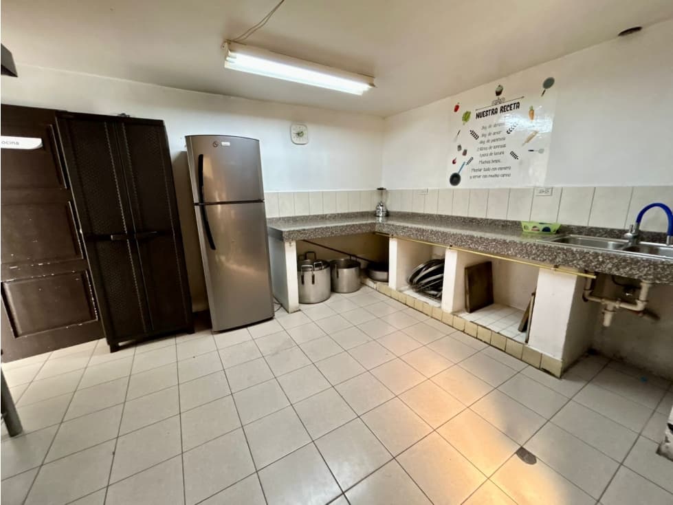 VENDO DE OPORTUNIDAD CASA COMERCIAL ESQUINERA PARQUE BICENTENARIO — foto 4