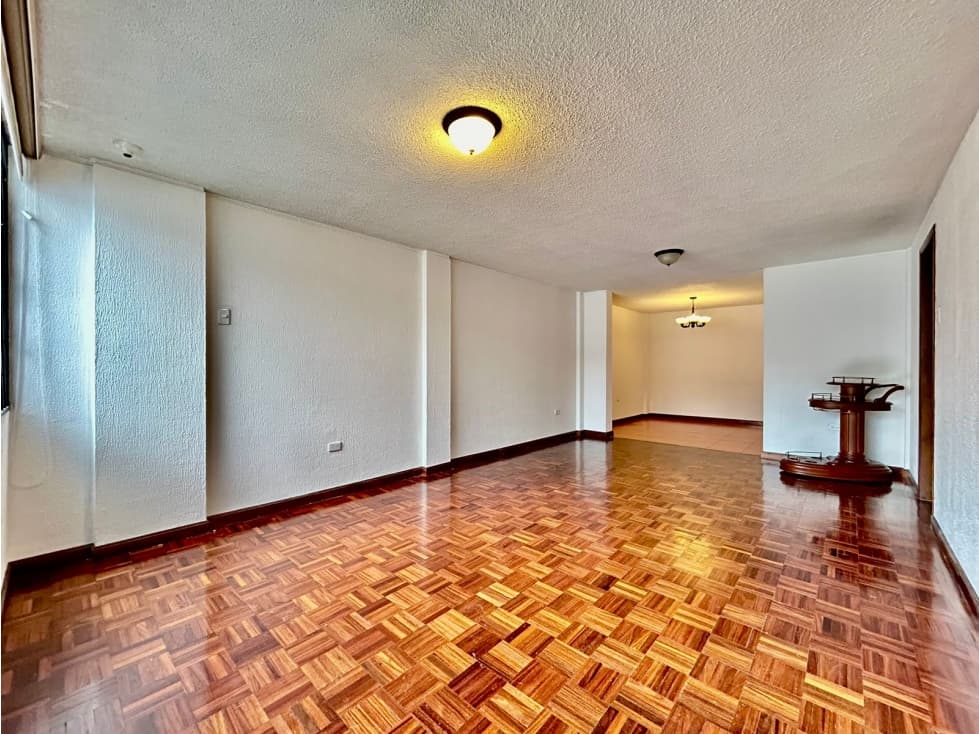 Vendo casa amplia sector estratégico Cotocollao — foto 2