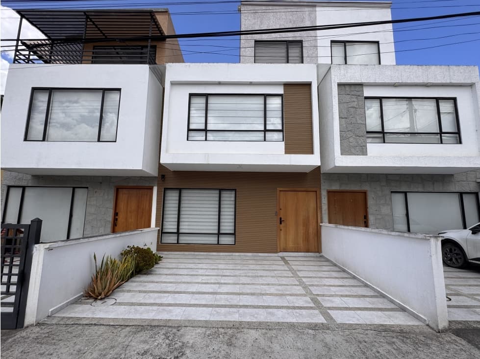 #187 Cómoda Casa En Venta, Sector Cdla. Ingenieros Civiles — foto 1