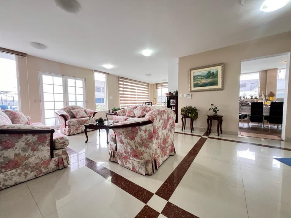 Carcelén Los Mastodontes, Casa en Venta, 462m2, + 1 suite completa — foto 1