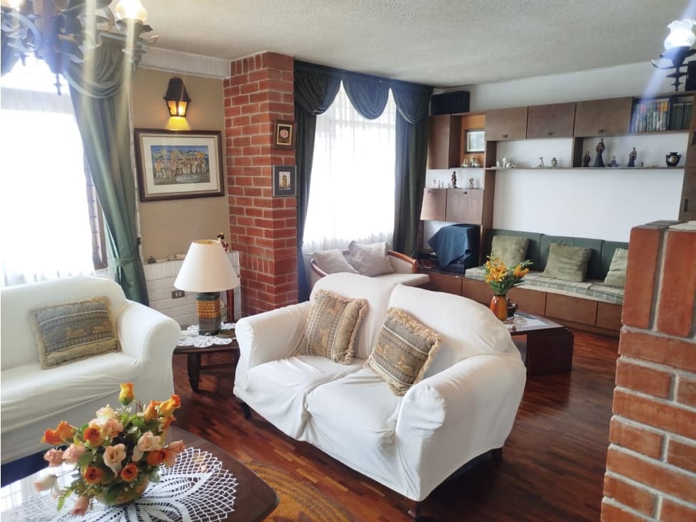 Rumipamba, Casa en Venta, 590m2, 5 Habitaciones — foto 1