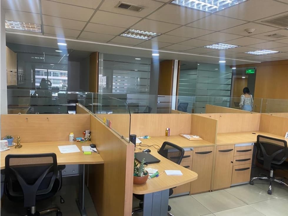Av. Amazonas, Oficina en Venta, 650m2 , 3 Ambientes — foto 2