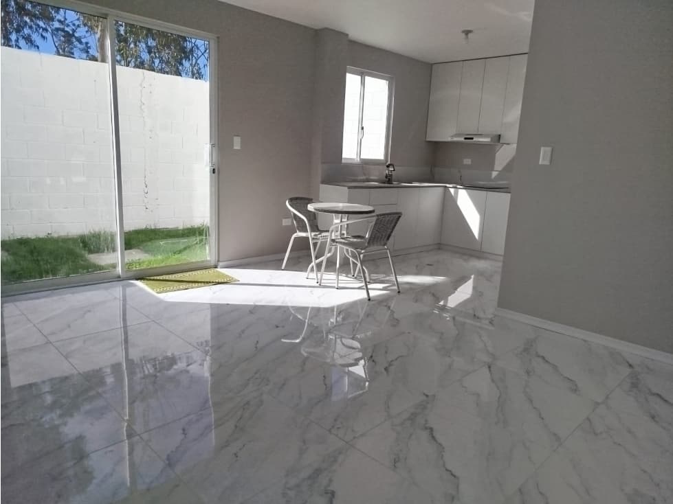 Mitad del Mundo, Hermosa Casa en Venta, 86m2 — foto 1