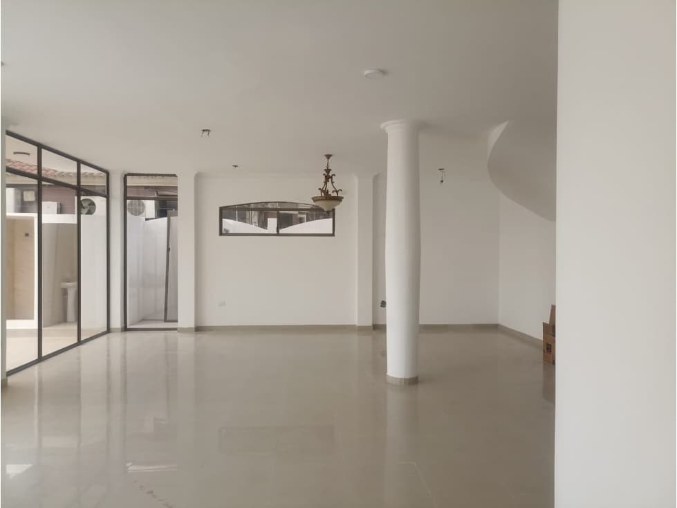 Samborondón, Hermosa Casa en Venta, 600m2 — foto 1