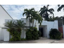Vía Samborondón. Casa en Venta, 250m2
