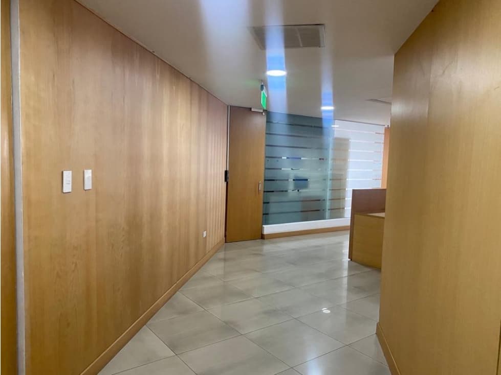 Av. Amazonas, Oficina en Venta, 650m2 , 3 Ambientes — foto 3