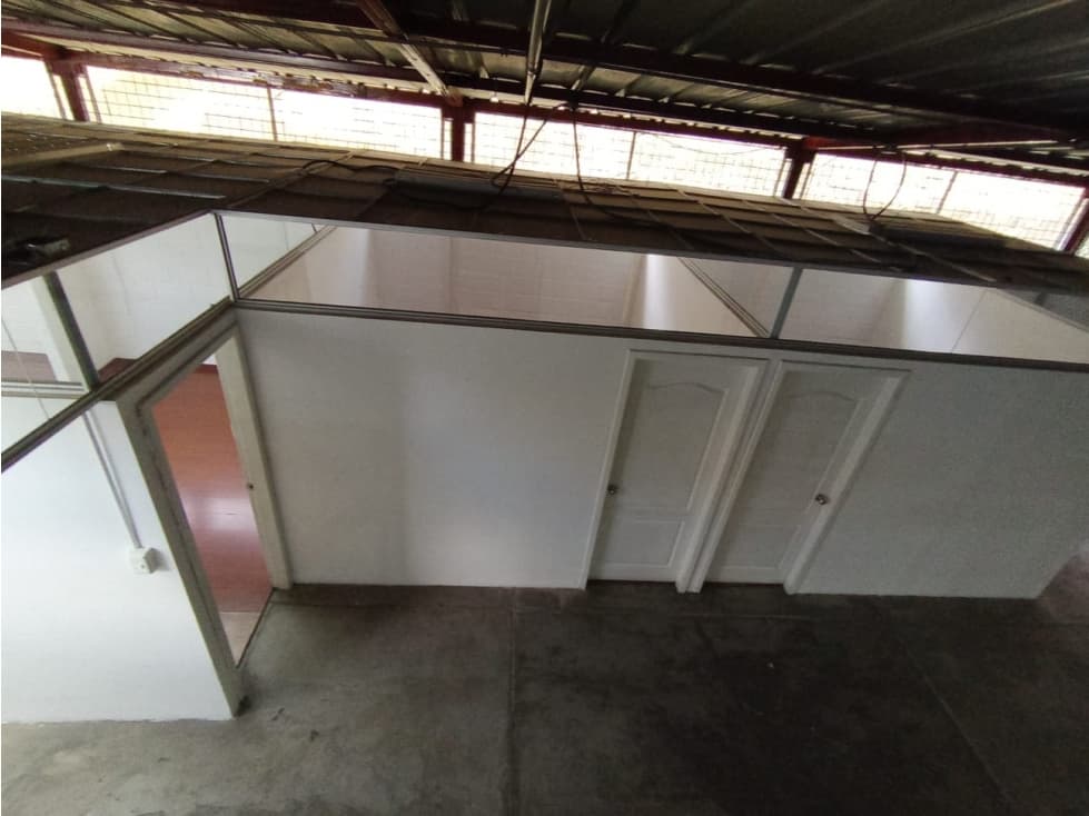 Ponceano, Galpón en Renta, 1100m2, 2 Ambientes — foto 3