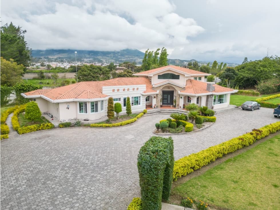 Atuntaqui, Casa en Venta, 706.46m2 — foto 1