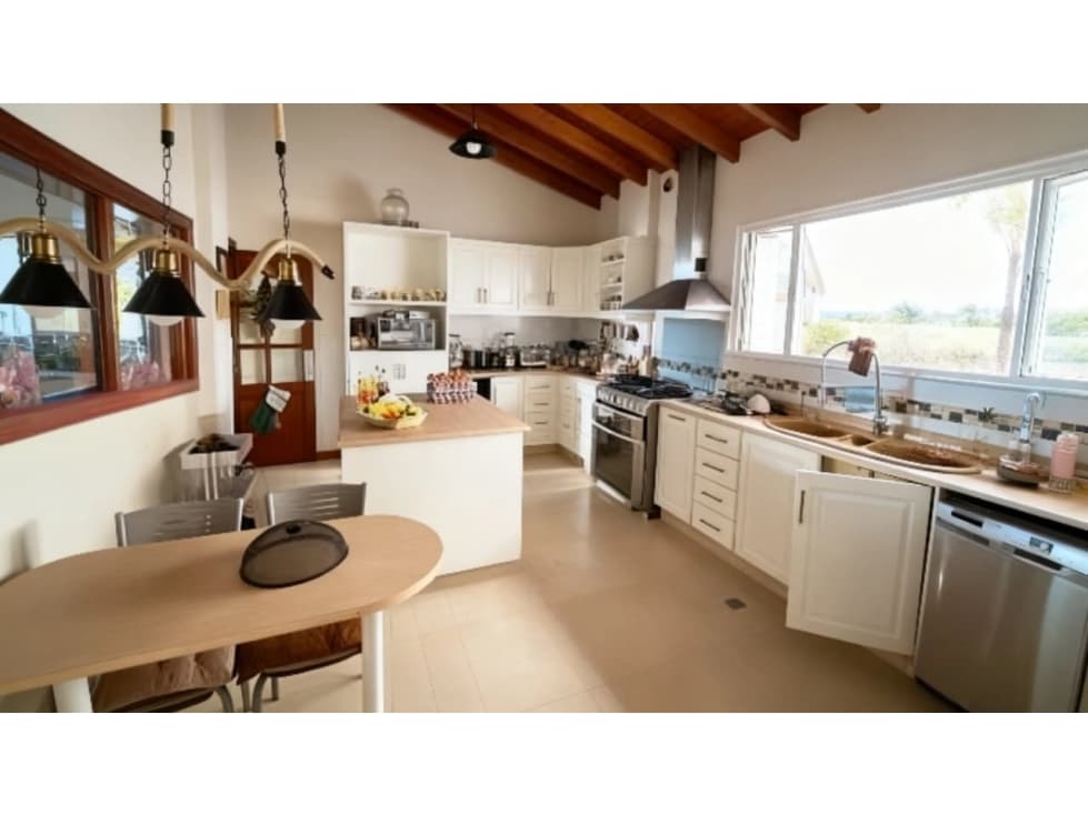 Cumbayá, Hermosa Casa en Venta, 800m2 — foto 2