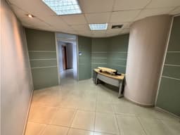 República de El Salvador, Oficina-Consultorio Médico en Renta, 66 m²