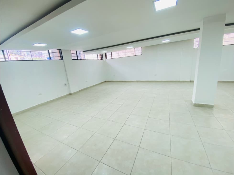 Iñaquito, Edificio Comercial en Renta, 1350m2, 48 Ambientes — foto 4