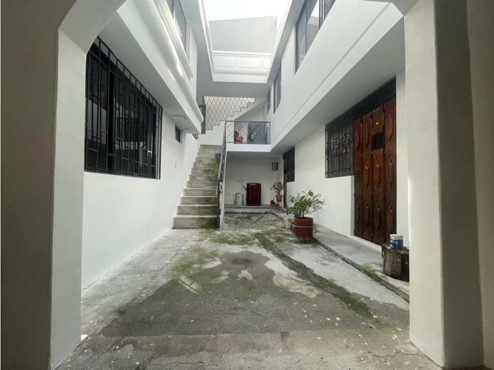 Quitumbe, Casa Comercial en Venta, 362m2, 6 Ambientes — foto 2