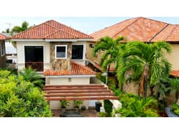 Samborondón, Hermosa Casa en Venta, 302m2