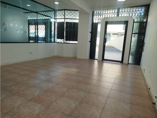 Iñaquito Bajo, Local Comercial en Venta, 74m2, 1 Ambiente