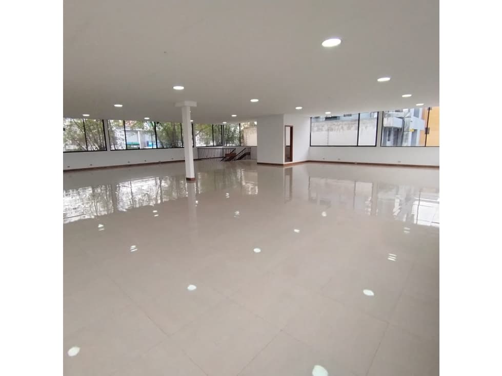 La Colón, Local Comercial Duplex en Renta, 1000m2 — foto 2