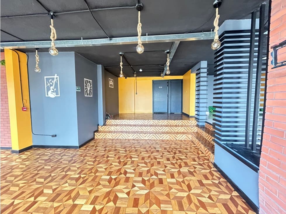 El Batán, Local Comercial en Renta, 200m2, 3 Ambientes — foto 2