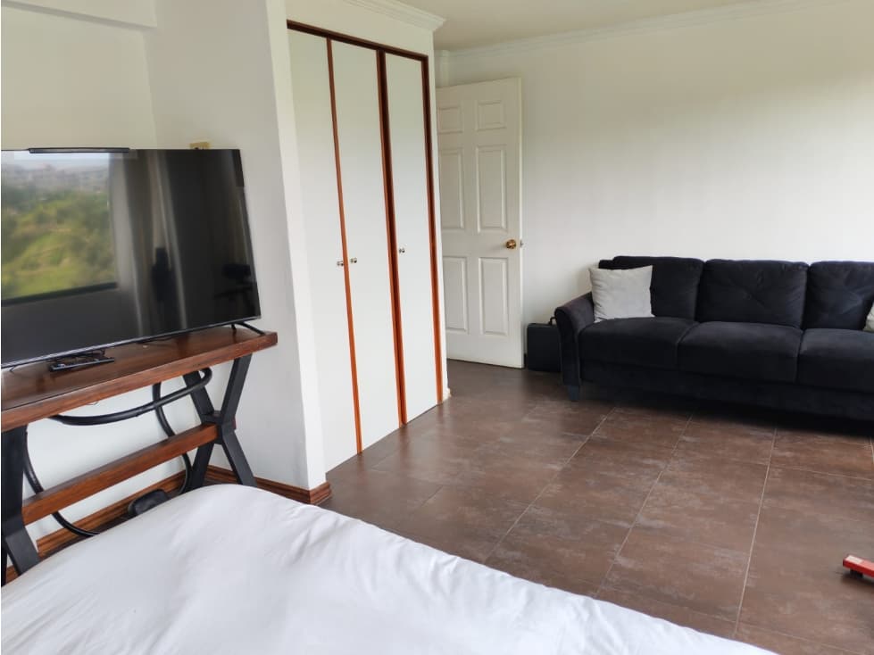Pusuqui, Casa en Venta, 287m2 3plantas,jardin — foto 3