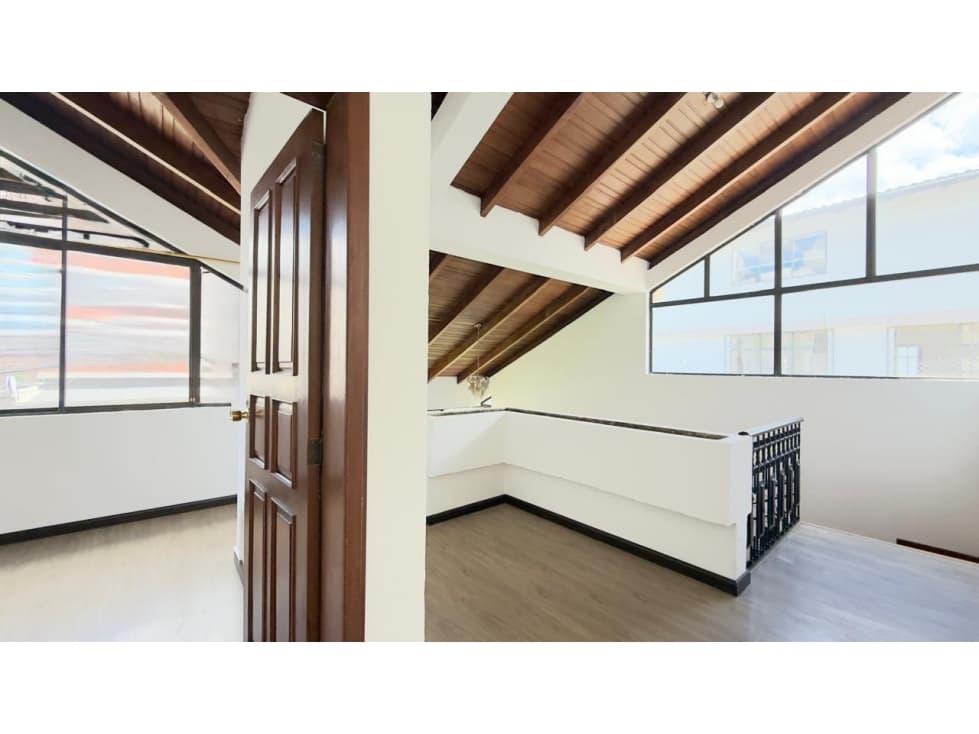 La Shyris, Hermosa Casa Comercial en Renta, 340m2 — foto 2