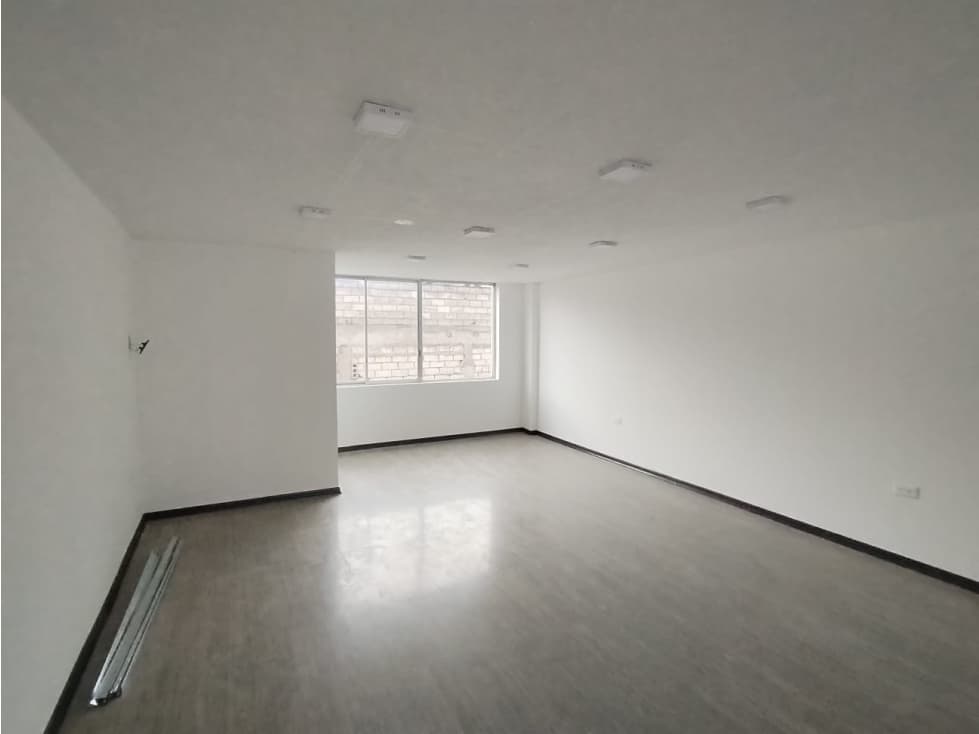 Tumbaco, Local Comercial en Renta, 97m2 — foto 2